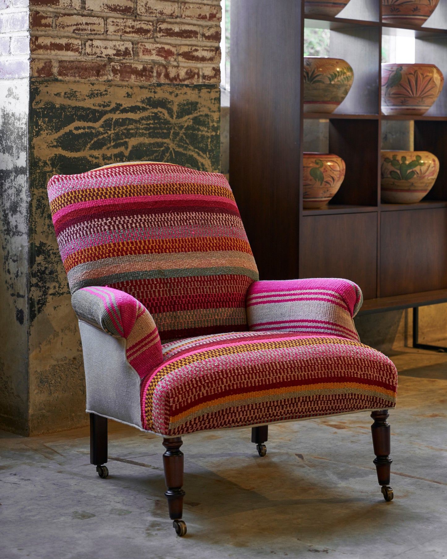 Remi Chair / Oveja Rug vibrant