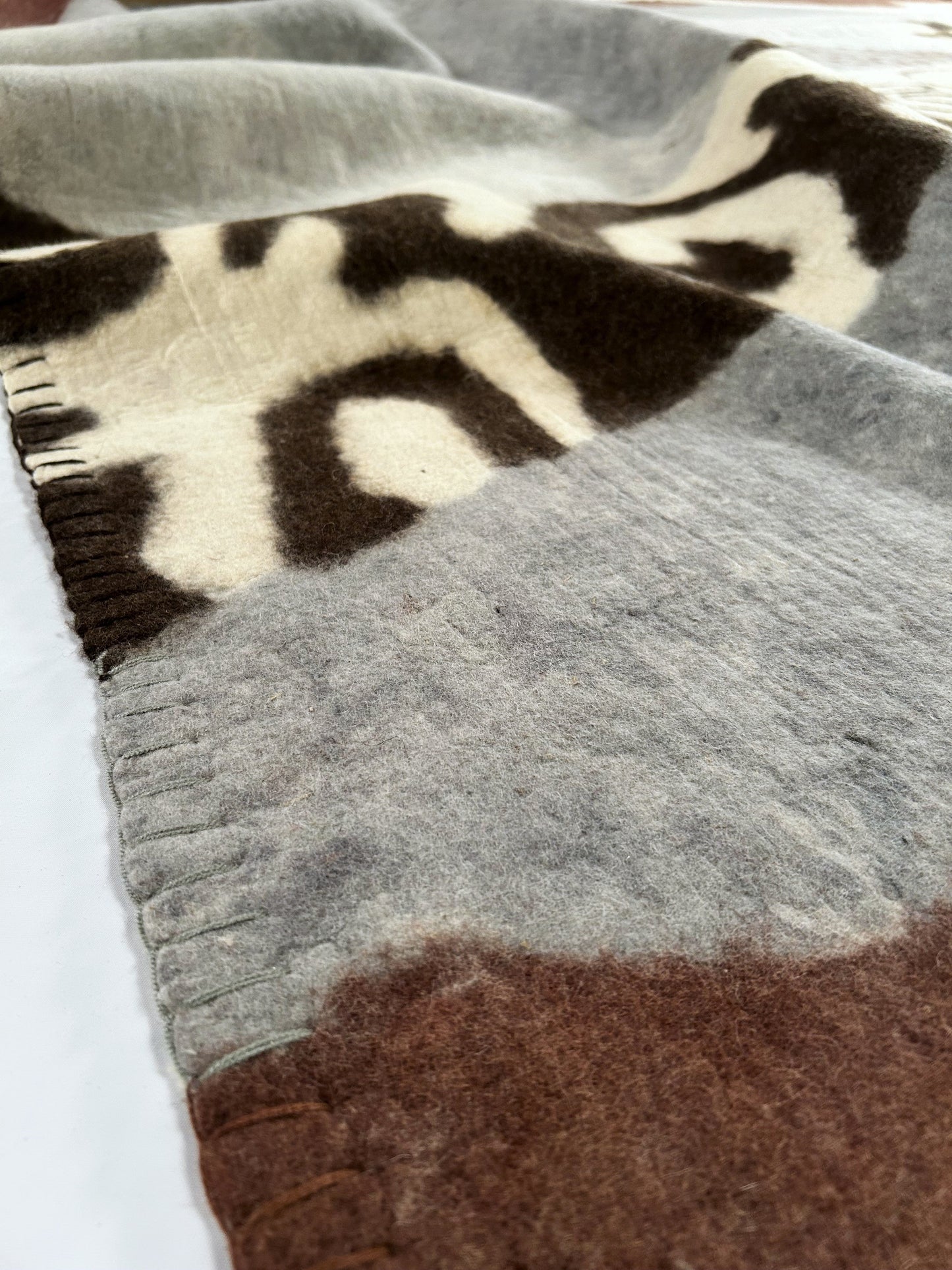 Felt Rug ( 8' x 8'.8" ) 44310